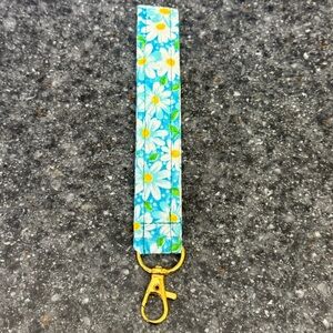 NWOT Blue White Flower Daisy Floral Handmade Keychain Keyfob